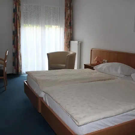 Zum Goldenen Wagen ホテル マウルブルク